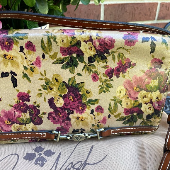 Patricia Nash ‘Torrie’ Antique Rose crossbody. - Picture 2 of 6